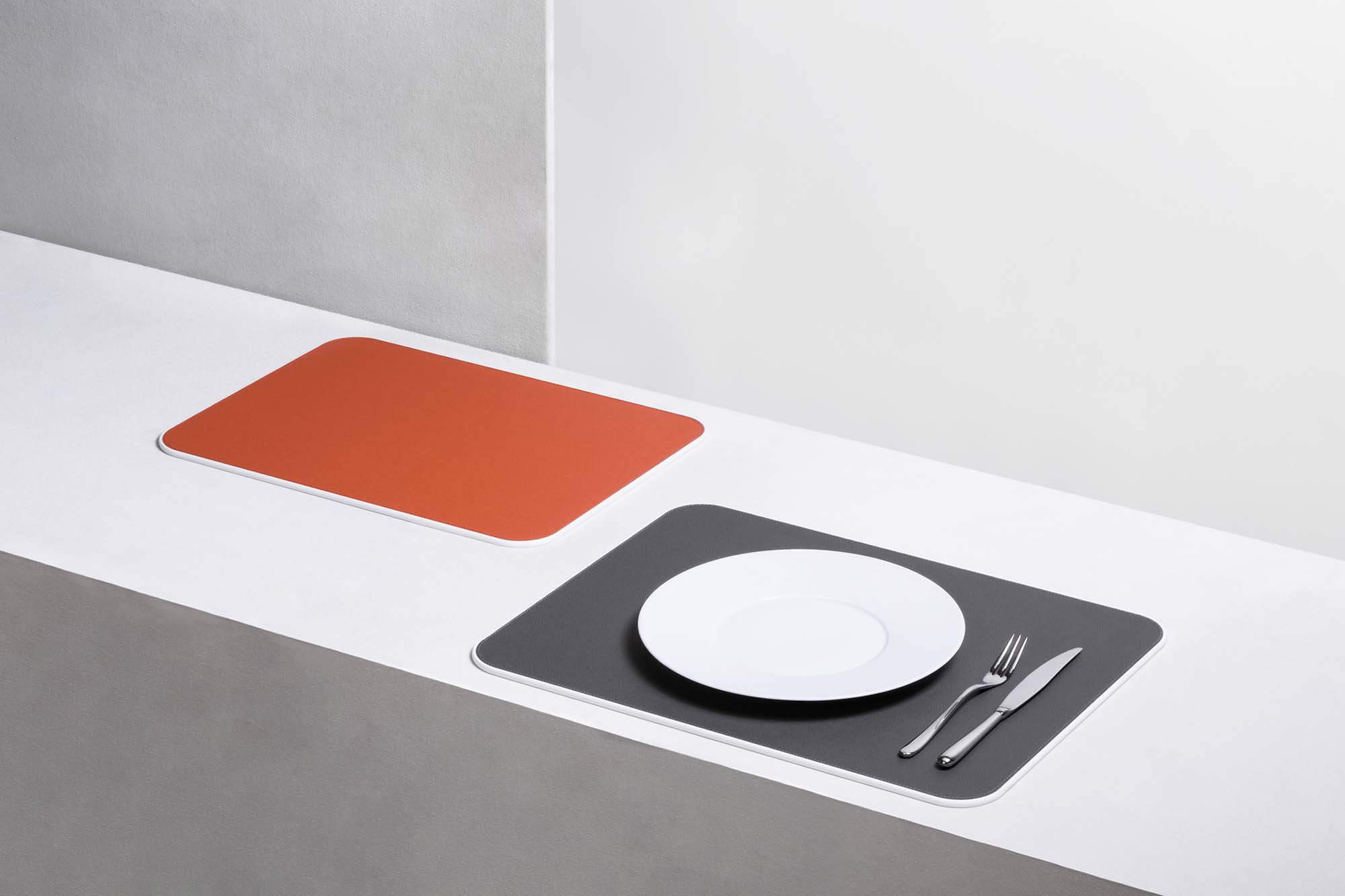 Sirmione placemats, combining leather and Corian